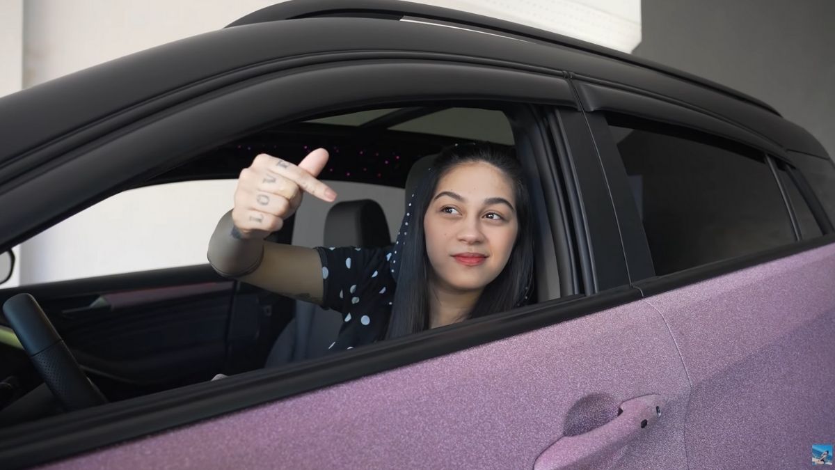 Zeinab Harake's new car is named BLACKPINK