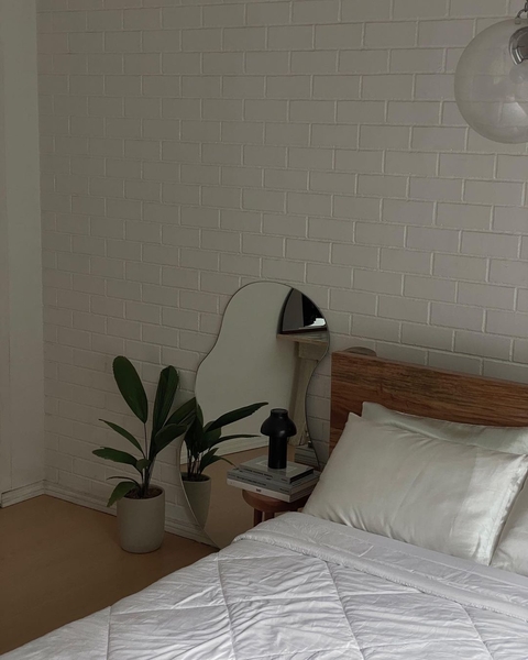 Instagram aesthetic of pretty spaces featuring Ida Anduyan's bedroom