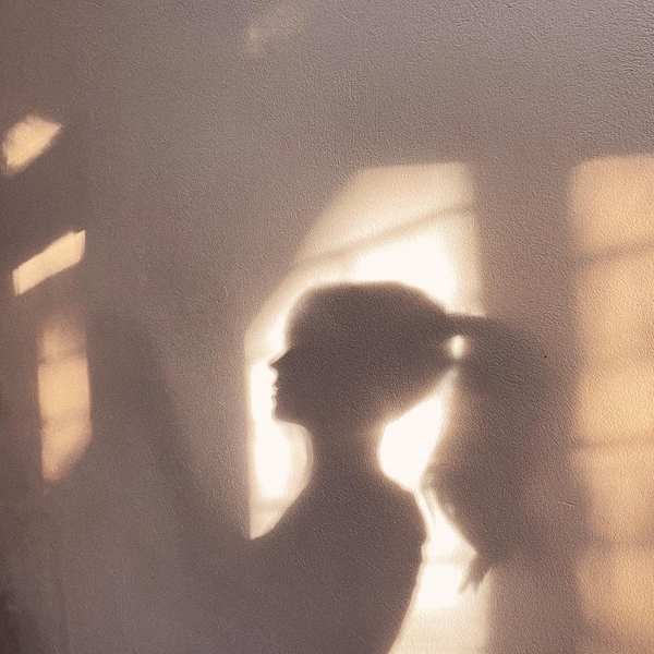 Shadow Instagram pose of Julia Barretto