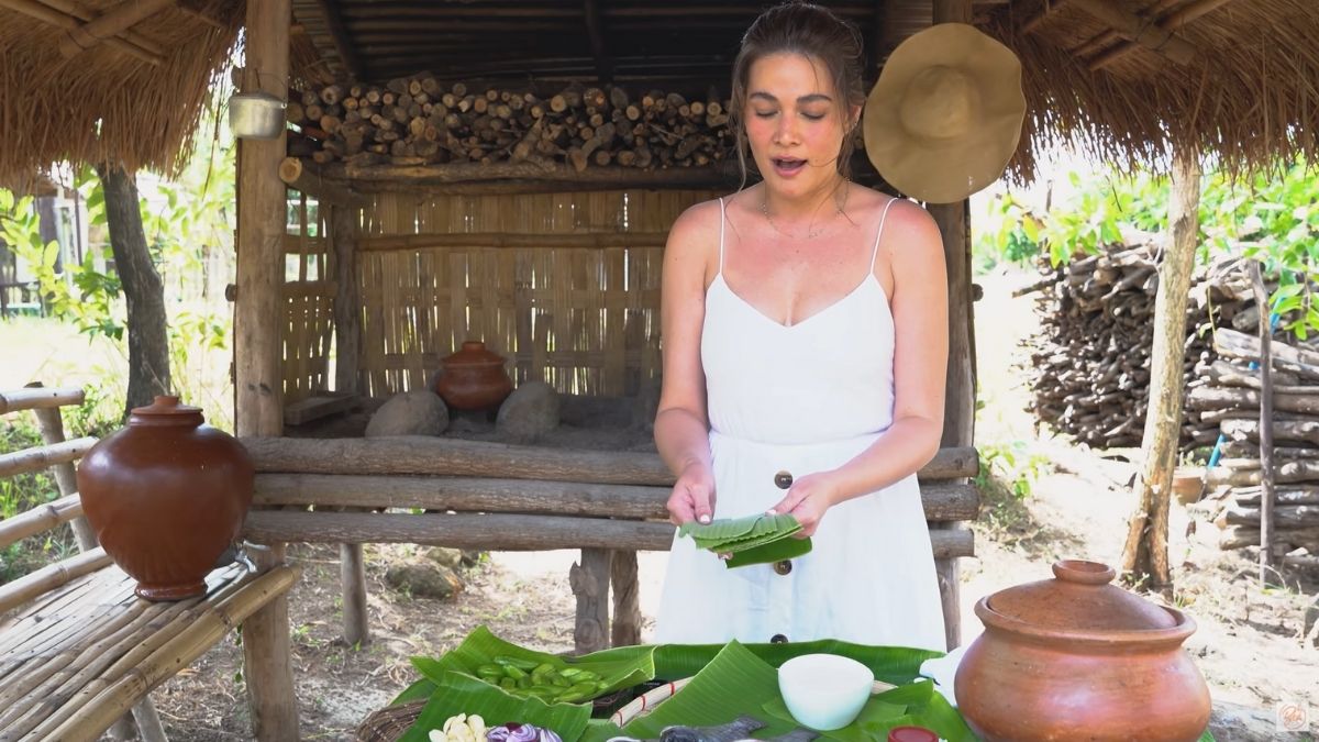 Bea alonzo uses banana leaves to cook sinaing na tilapia sa gata na may kamias at their farm