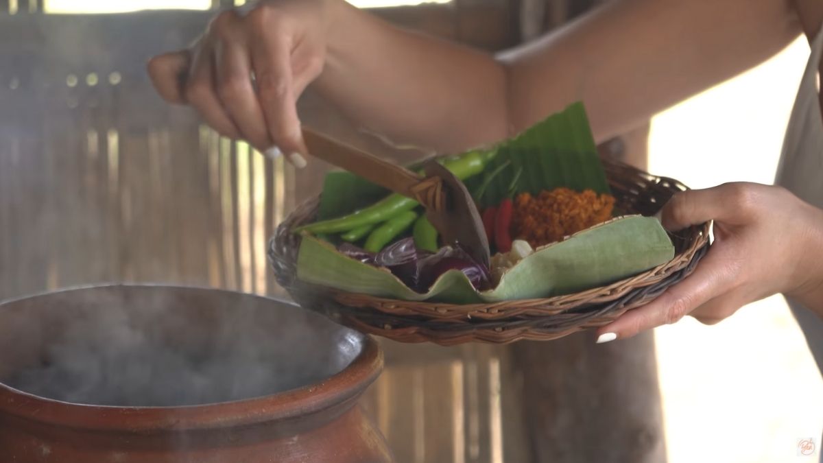 the ingredients for sinaing na tilapia sa gata na may kamias