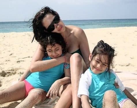 Ruffa with her daughters enjoying the beach