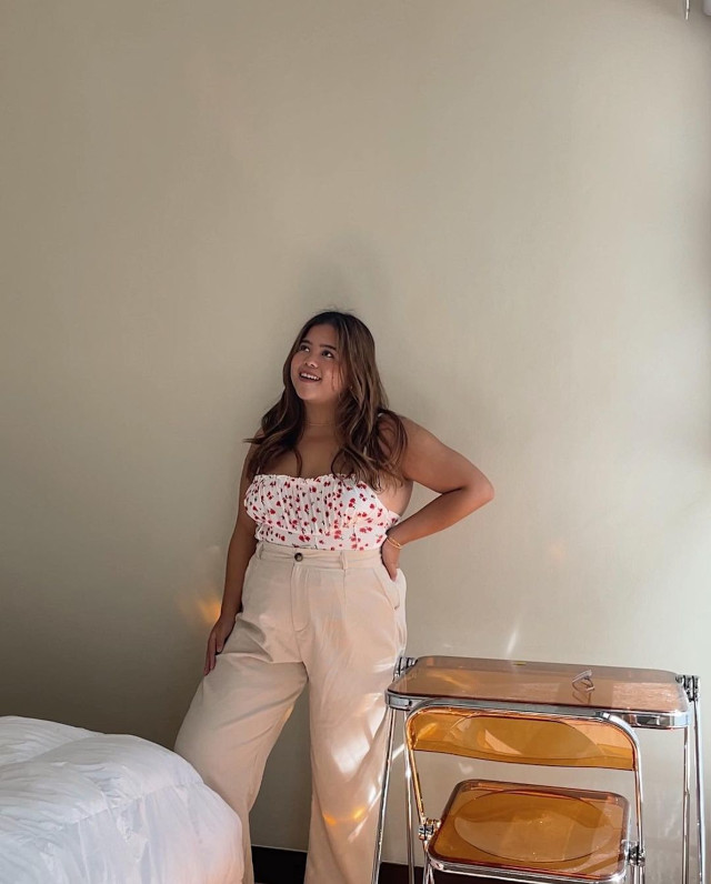 Summer outfit: Jammy Cruz wearing a sexy top