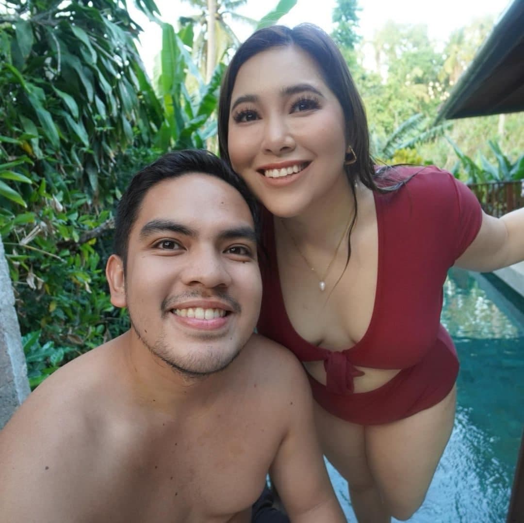 Moira Dela Torre with her husband Jason Hernandez by the pool