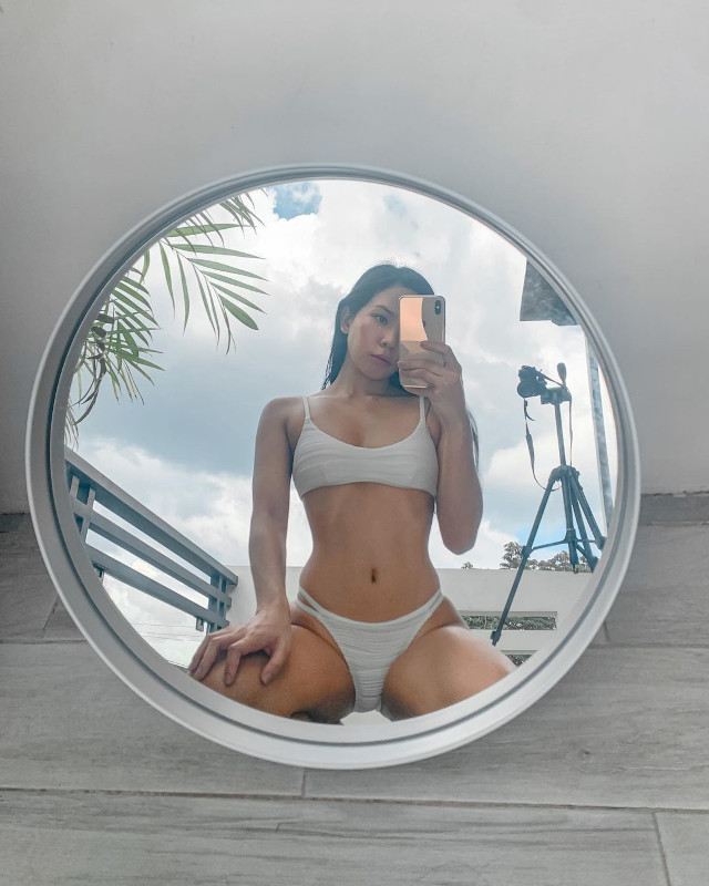 Round Mirror Selfies: Raiza Poquiz