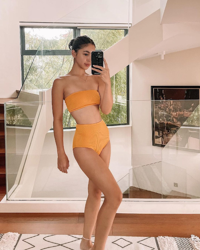 Julia Barretto: mirror selfie in a bikini