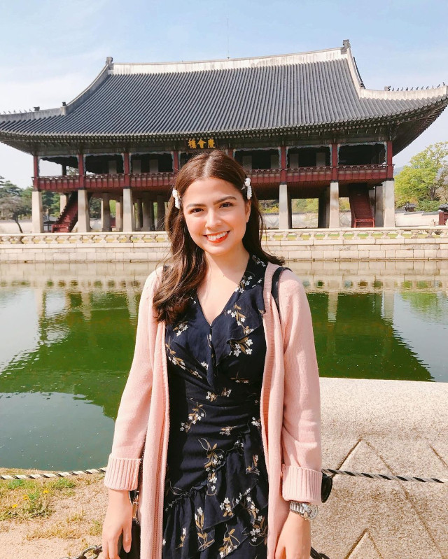 Alexa Ilacad outfit: Cardigan and dress
