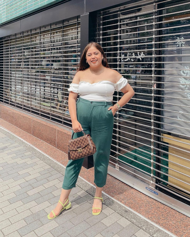 10 Off-Shoulder Outfit Ideas That Will Look Good On Everyone