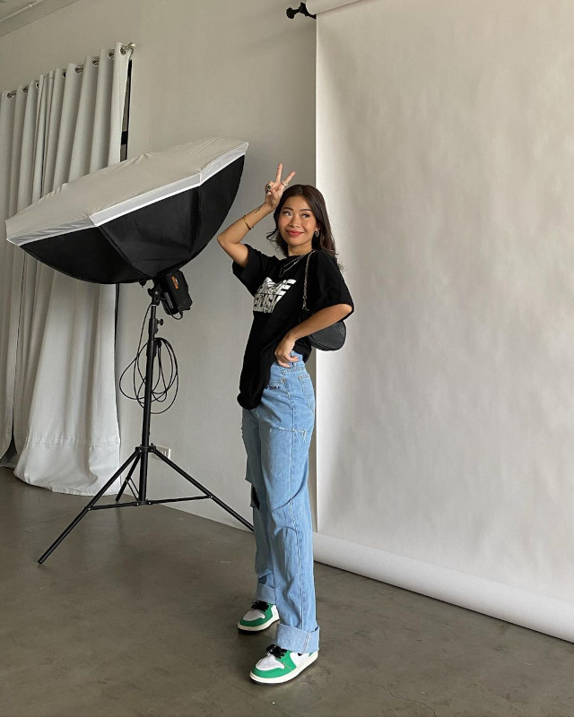 Black oversized t-shirt outfit: Rhea Bue