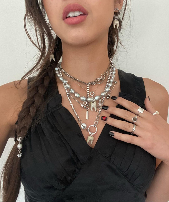 Layered necklace ideas: Olivia Rodrigo