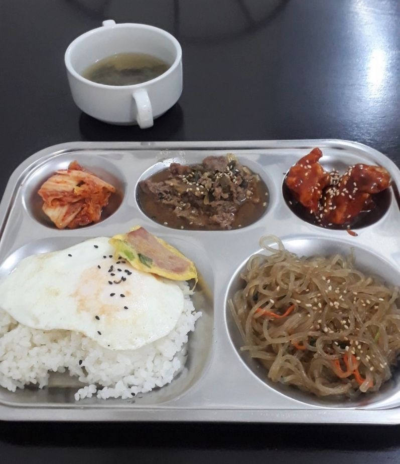 My Perfect Food Day: bulgogi, egg, rice, seaweed soup, and some banchan