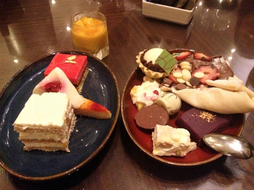 My Perfect Food Day: The Cafe at Hyatt Hotel's dessert buffet 