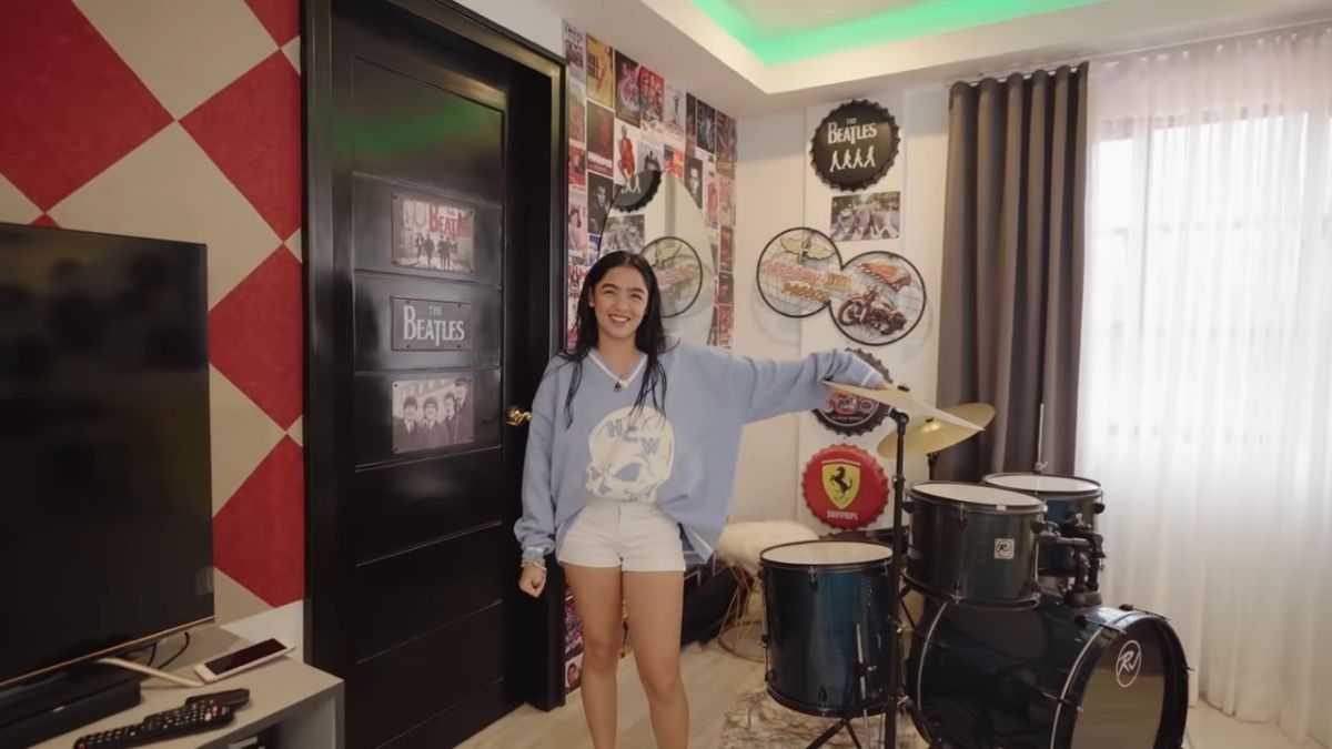 ANDREA BRILLANTES room makeover - music corner