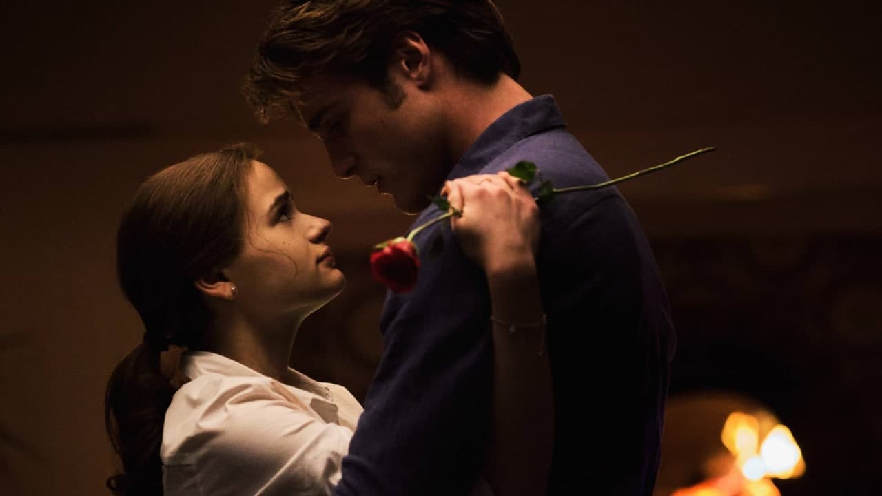 Joey King and Jacob Elordi as Elle and Noah in The Kissing Booth 3