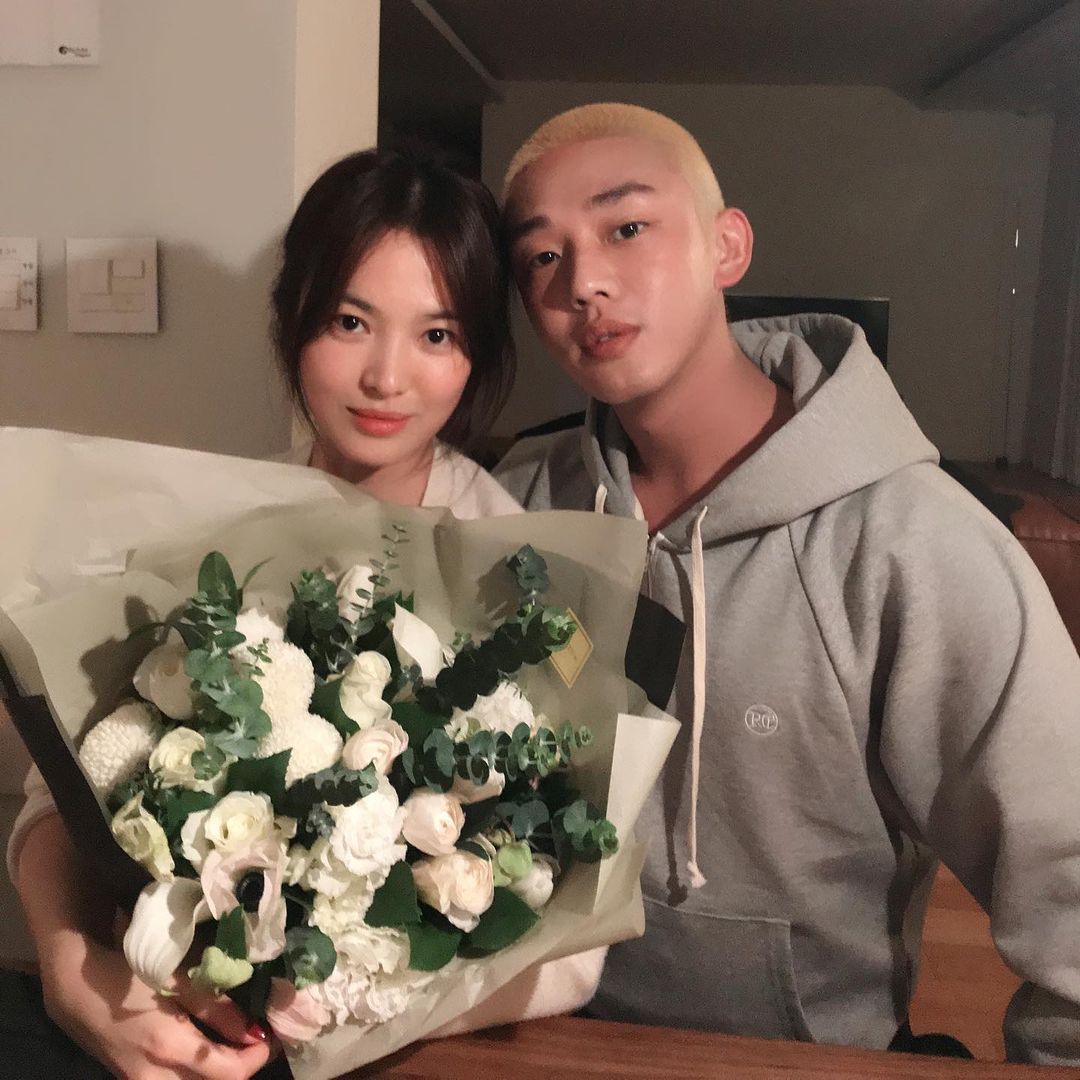 Yoo Ah In shows support to BFF Song Hye Kyo