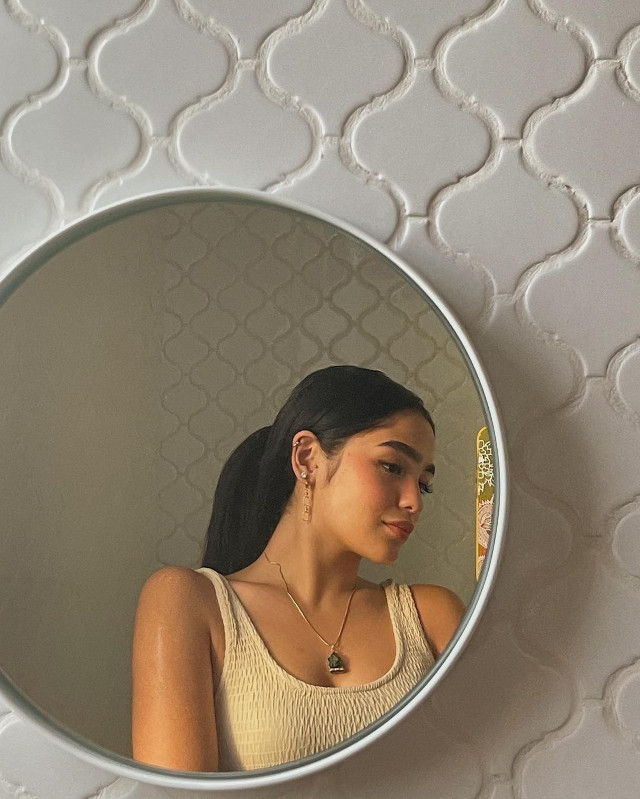 Andrea Brillantes Instagram pose