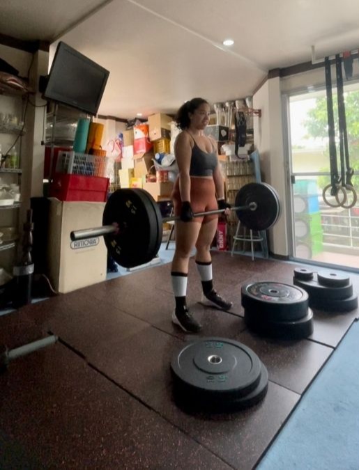 Pinay lifting weights