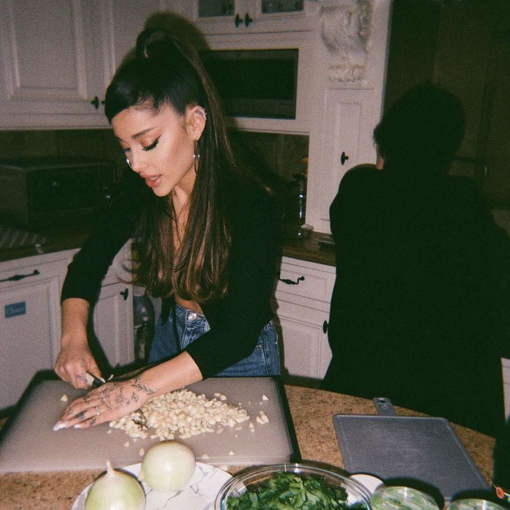 Ariana Grande cooking