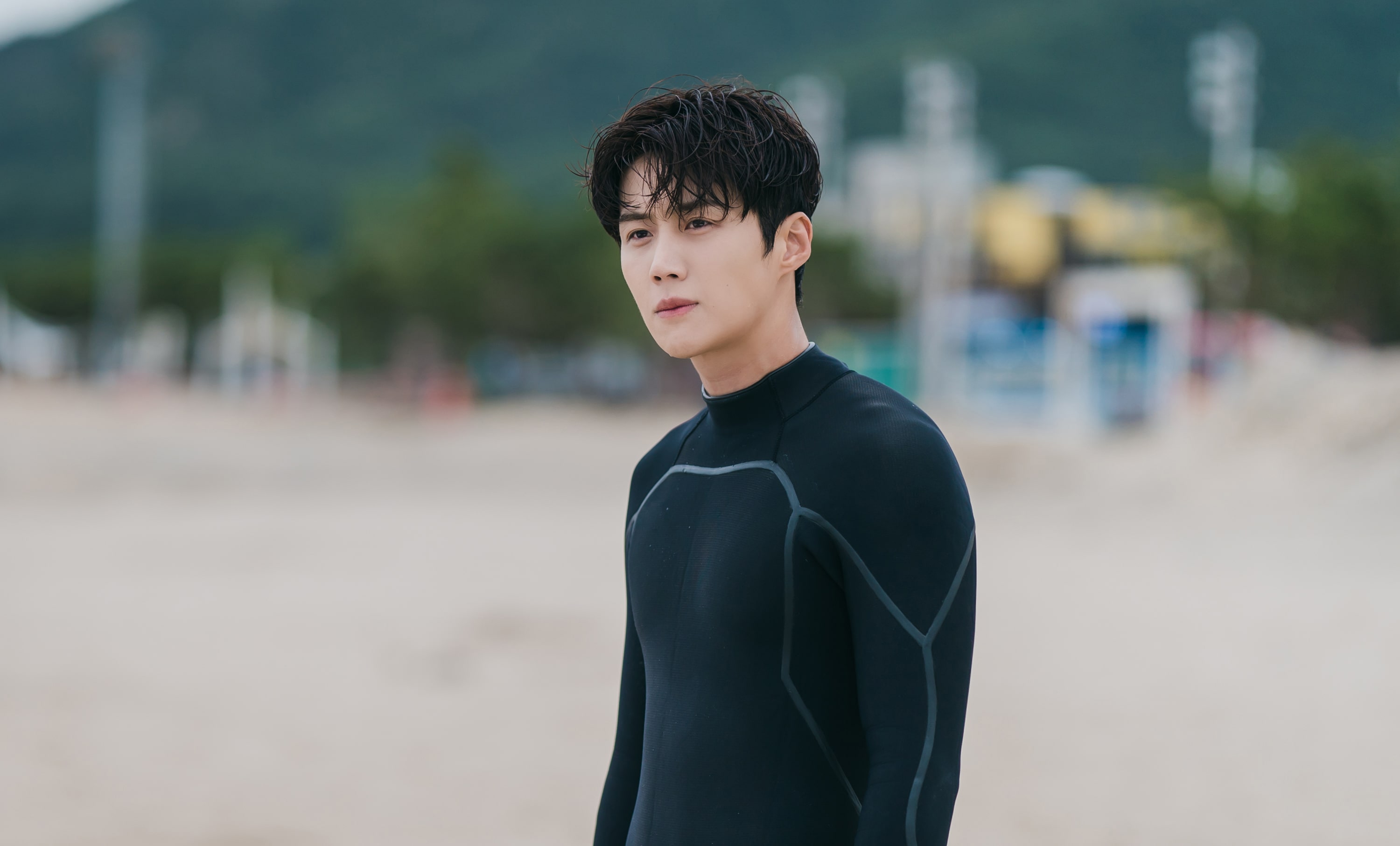 Kim Seon Ho learned how to surf for his role in Hometown-Cha-Cha-Cha