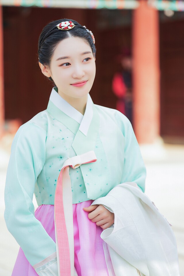 the king's affection cast stills Bae Yoon Kyung 