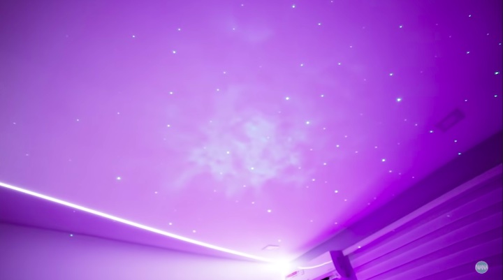 Niana Guerrero room tour - projector