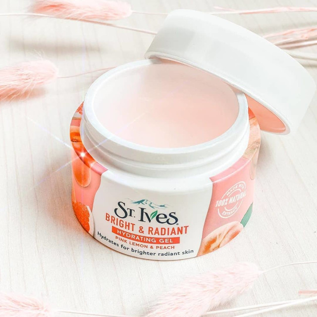 St. Ives Bright and Radiant Pink Lemon and Peach Hydrating Gel 