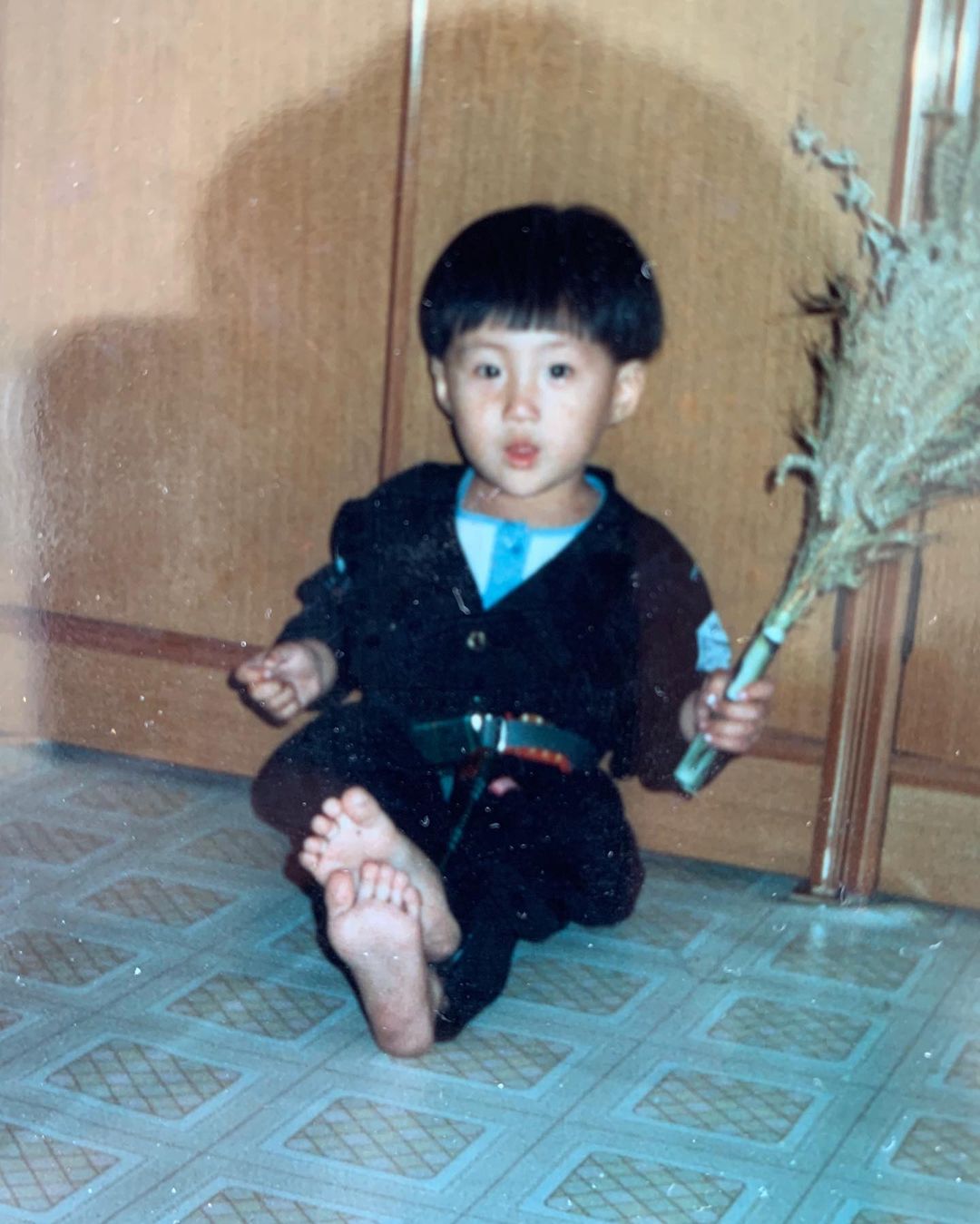 kim-seon-ho-childhood-photo