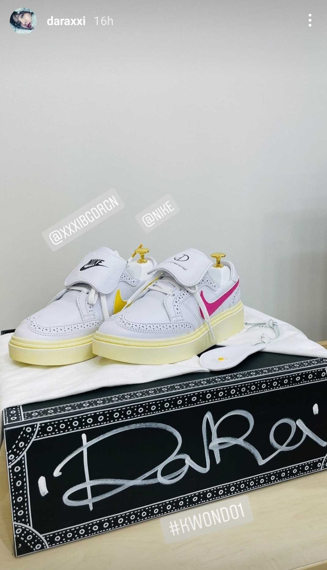 GDragon and Nike Collab shoes given to Sandara Park