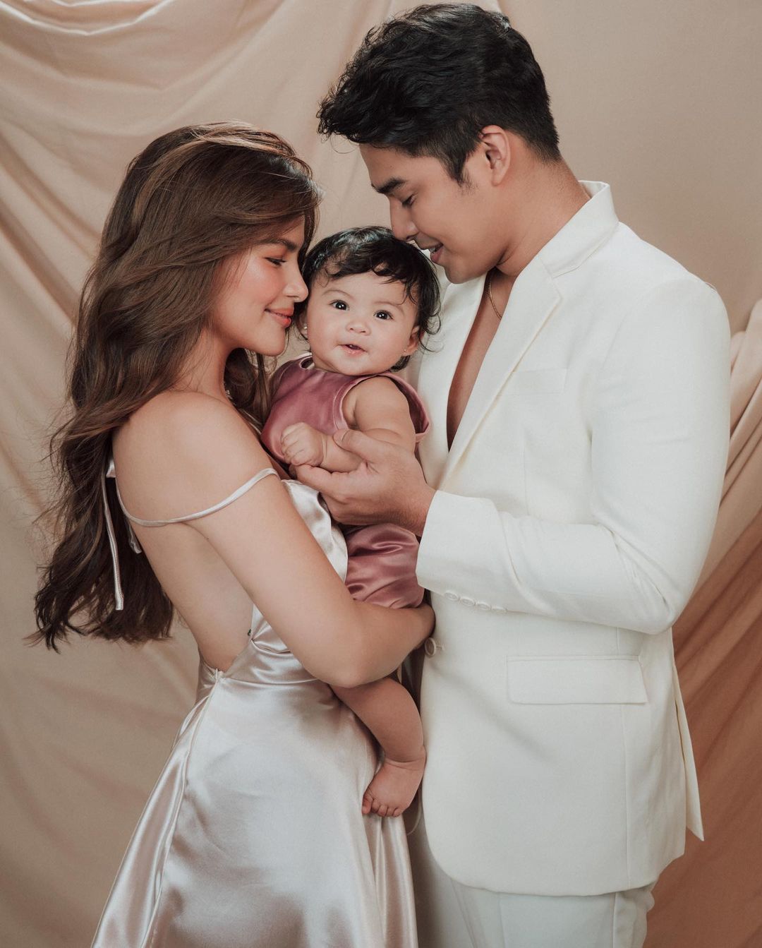 Elisse Joson and McCoy De Leon with their daughter Felize. 