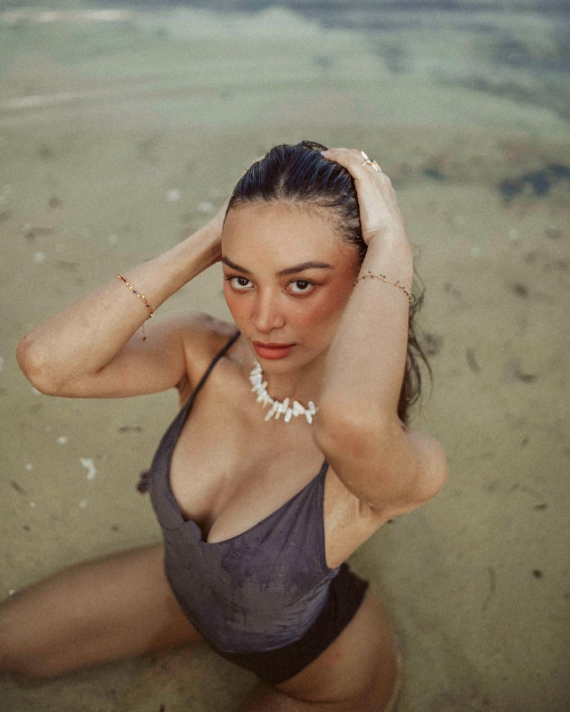 Kylie Verzosa bikini pose for Instagram