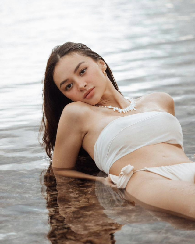 kylie verzosa sultry swimsuit poses