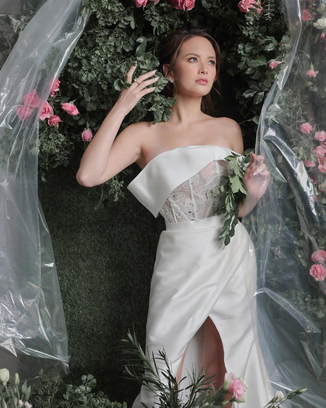 Ellen Adarna wearing wedding gown for her bridal shoot