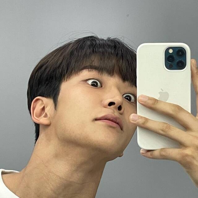 rowoon best facts and trivia wacky selfie