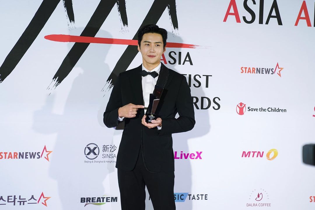 Kim Seon Ho at the 2020 Asia Artist Awards