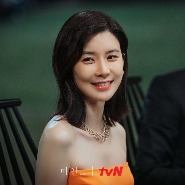 Lee Bo Young