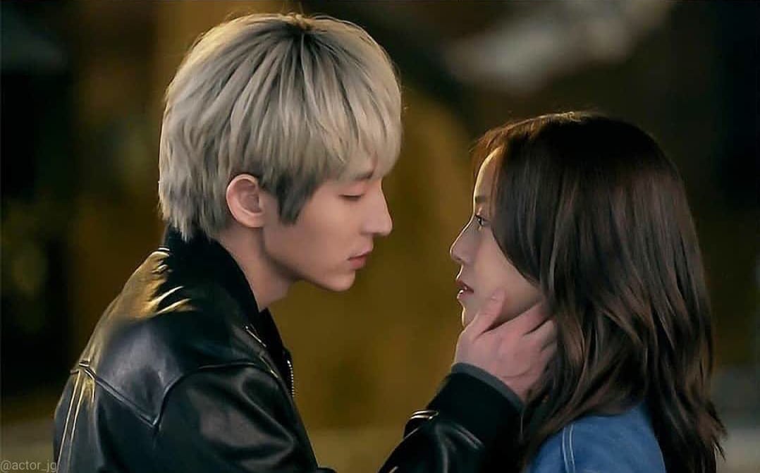Lee Joon Gi and Moon Chae Won in Flower Of Evil