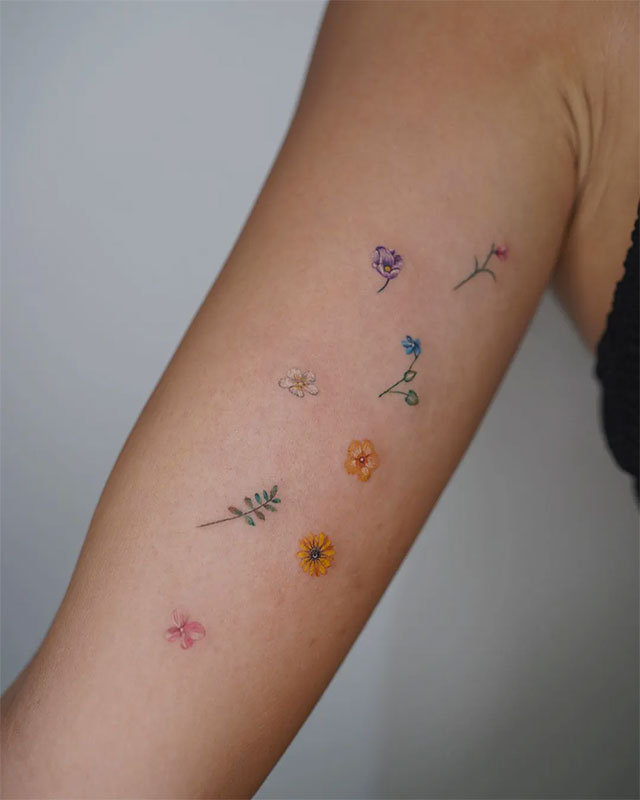 sofia andres new tiny flower tattoos