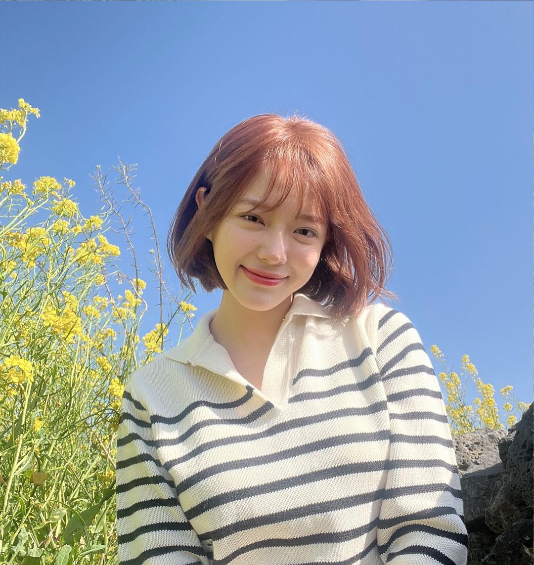 Kim Sejeong Shows Off Brand New Hairstyle With TWICE's Jihyo 