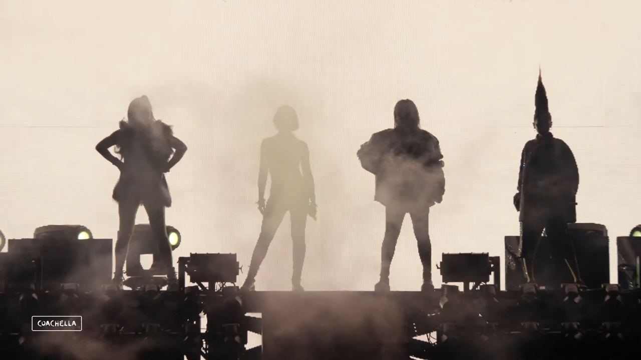 2NE1 воссоединились на сцене Coachella
