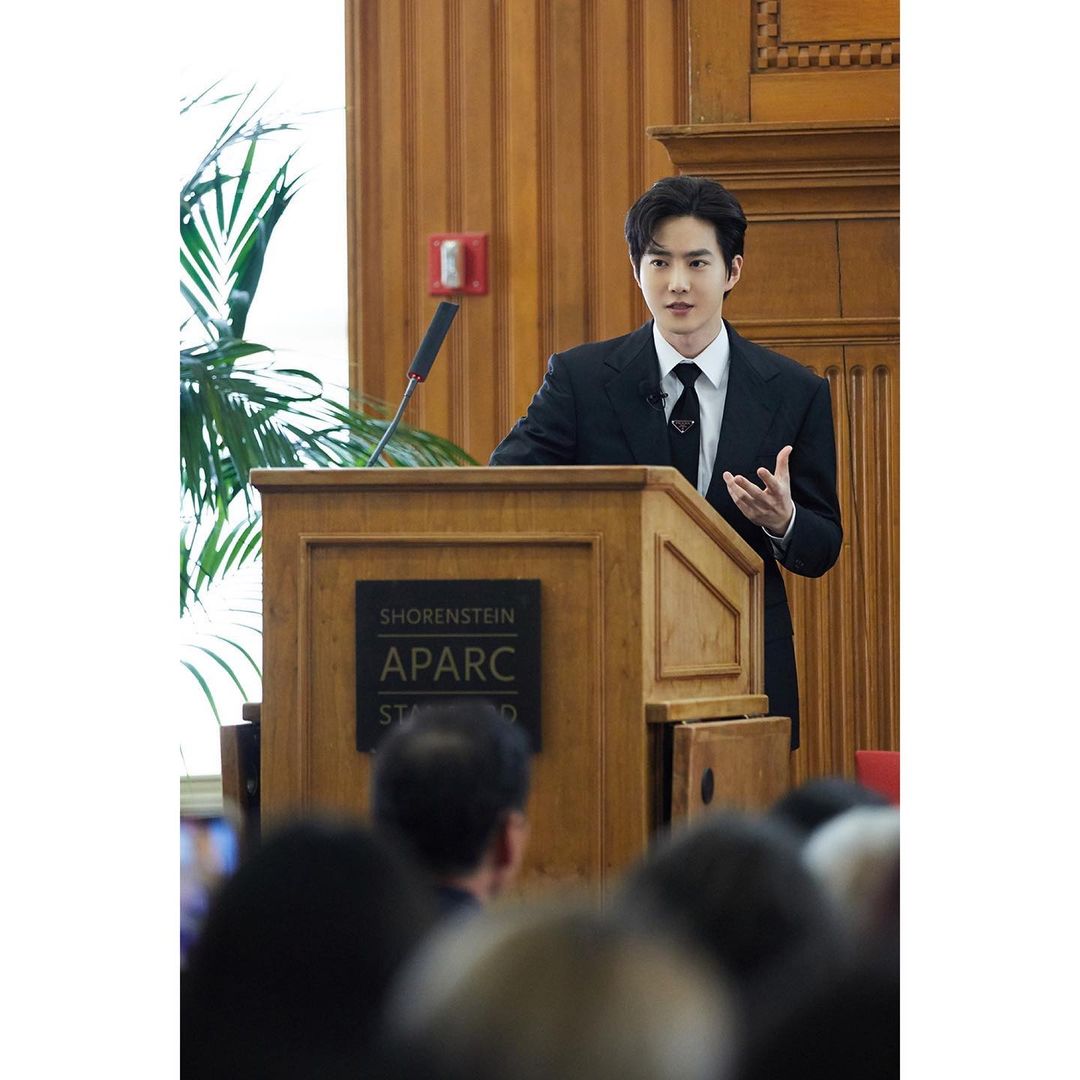 EXO's Suho Delivers Speech About Hallyu At A Stanford University Conference