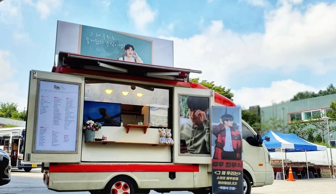 Choi Woo Shik received a coffee truck from Park Hyung Sik