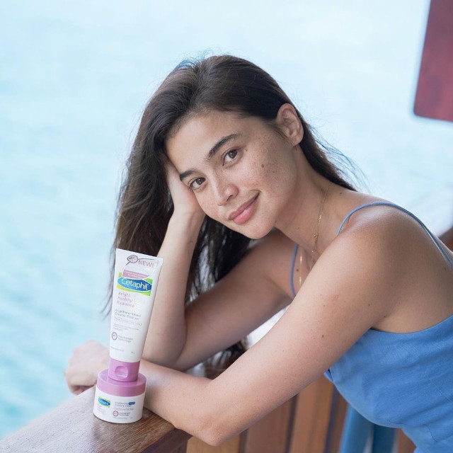 Anne Curtis with cetaphil bright healthy radiance cleanser and moisturizer