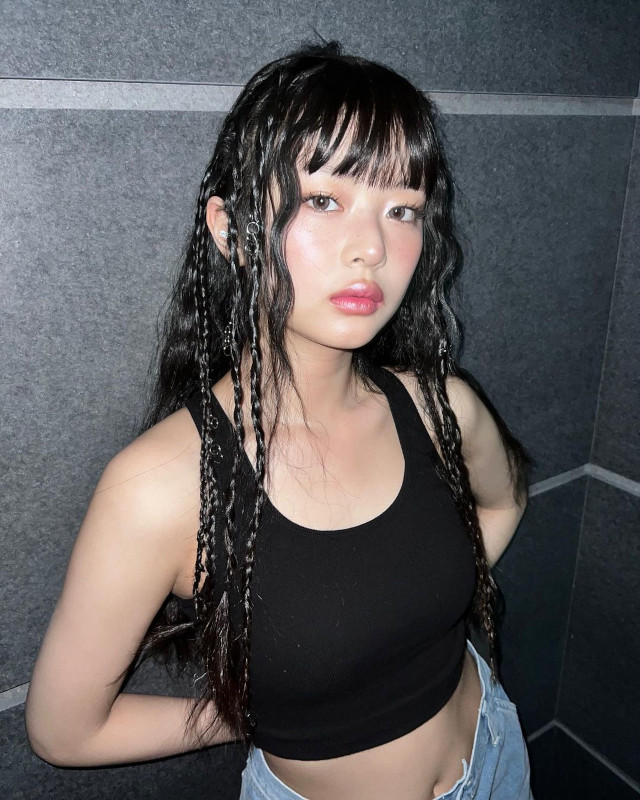 Hanni of NewJeans, braids, braided hairstyle