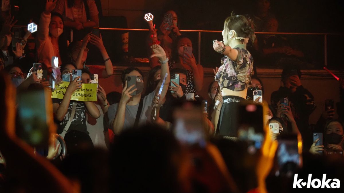 BoA interacting with fans at Be You 2 in Manila