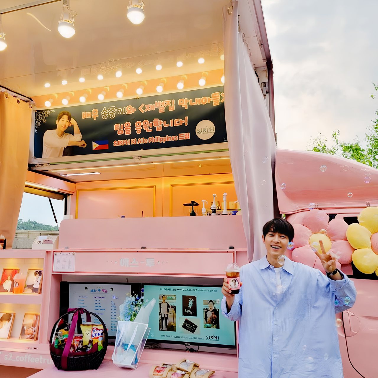 Song Joong Ki Philippines, coffee truck