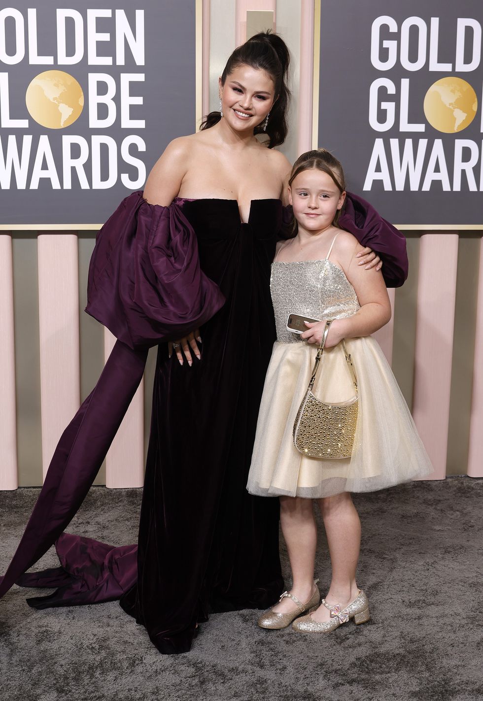 Selena Gomez and sister Gracie Elliot Teefey at Golden Globes 2023