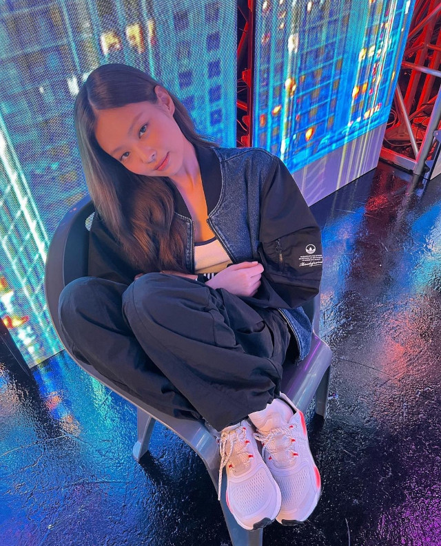 BLACKPINK Jennie Outfit wearing adidas NMD