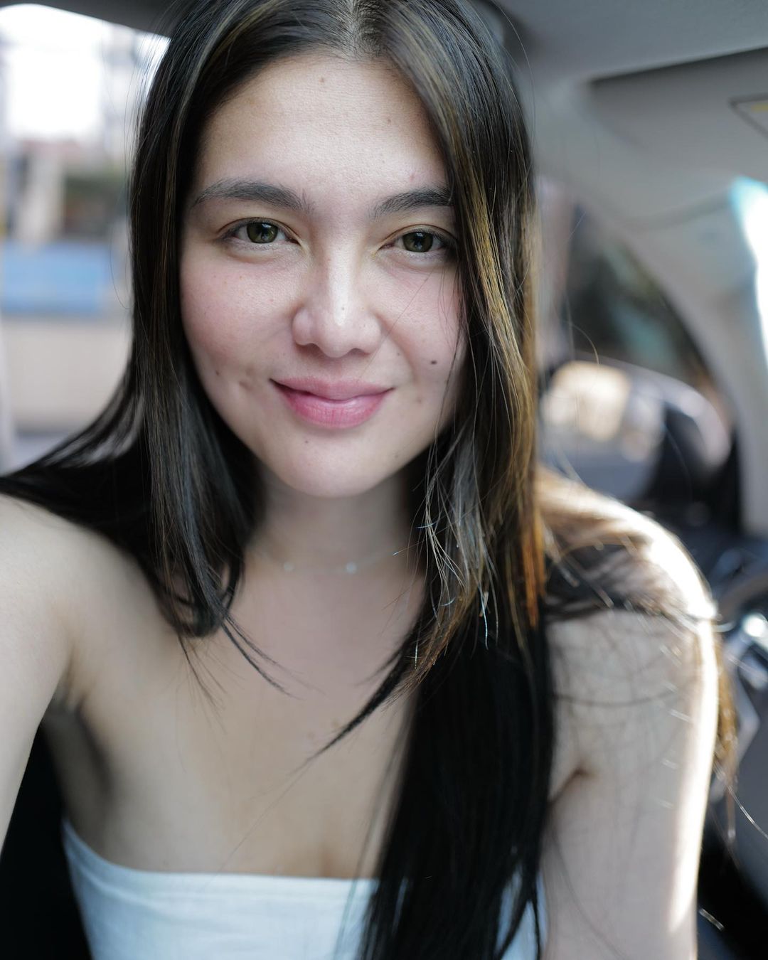 dimples romana barefaced selfies