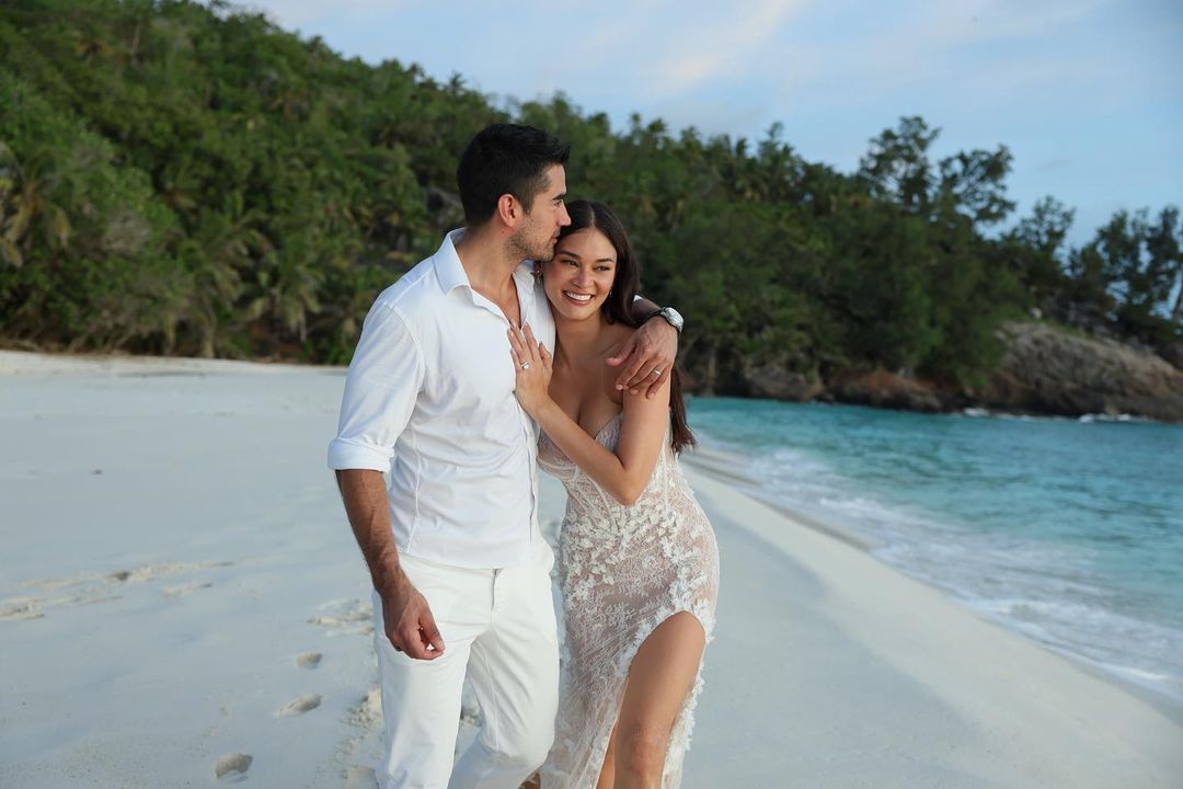 Pia Wurtzbach and Jeremy Jauncey beach wedding at Seychelles