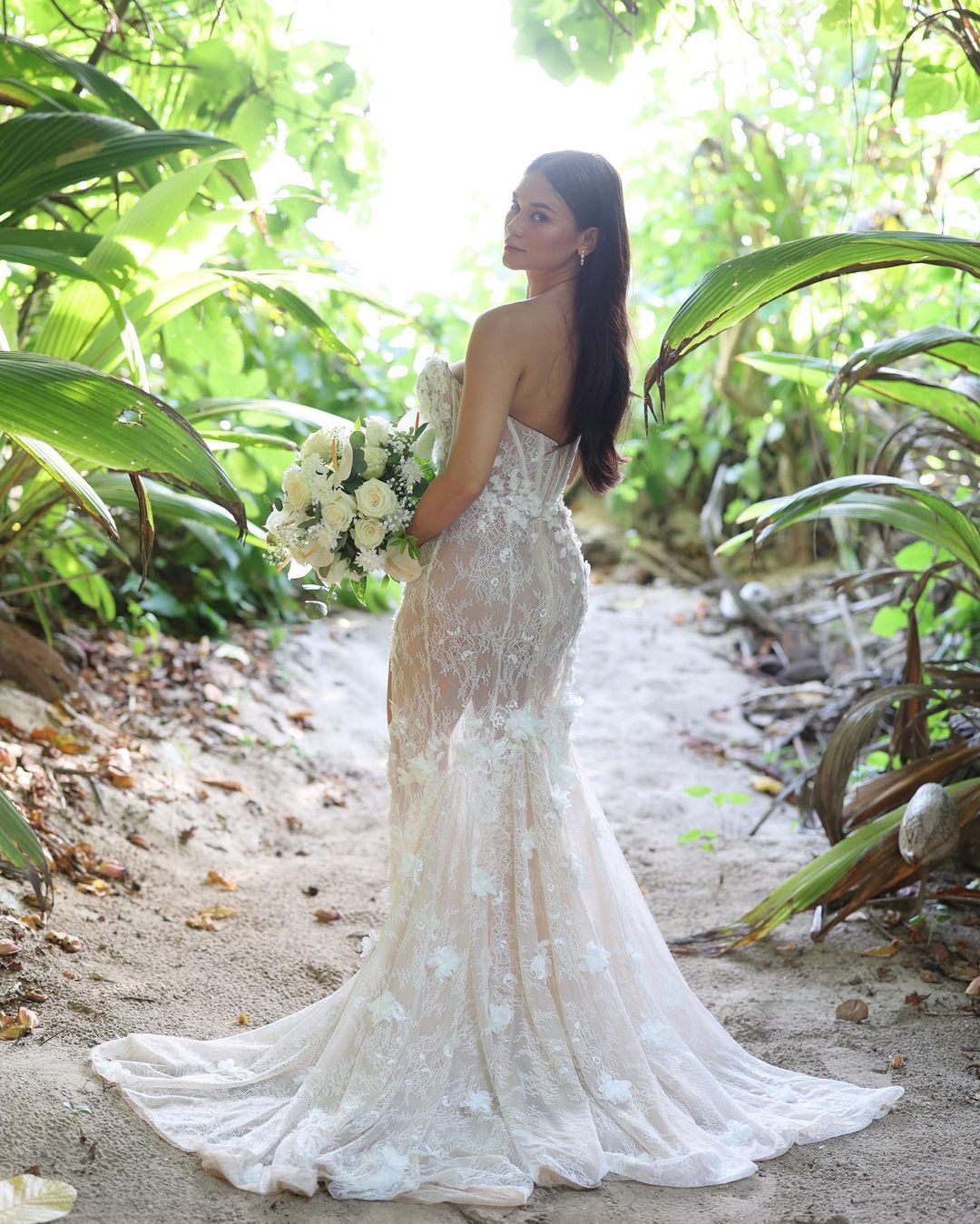Pia Wurtzbach wedding gown from the back